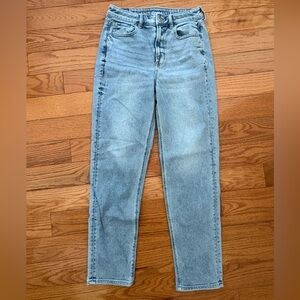 American Eagle Women’s Classic Blue Denim Jeans. Size 4